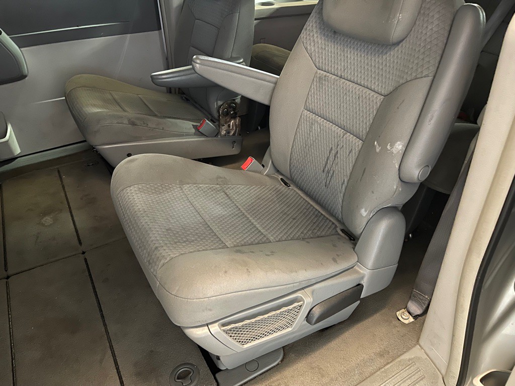 2009 Chrysler Town & Country Image 16