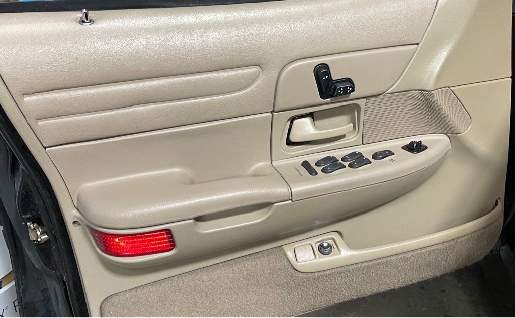 1999 Ford Crown Victoria Image 9
