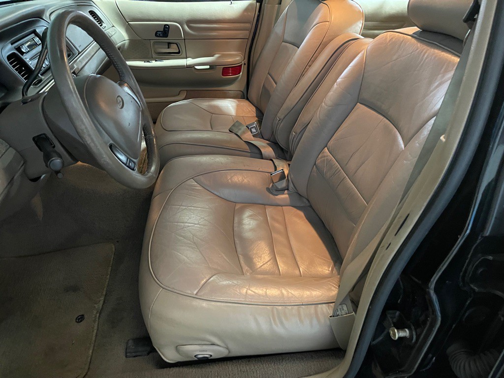 1999 Ford Crown Victoria Image 10