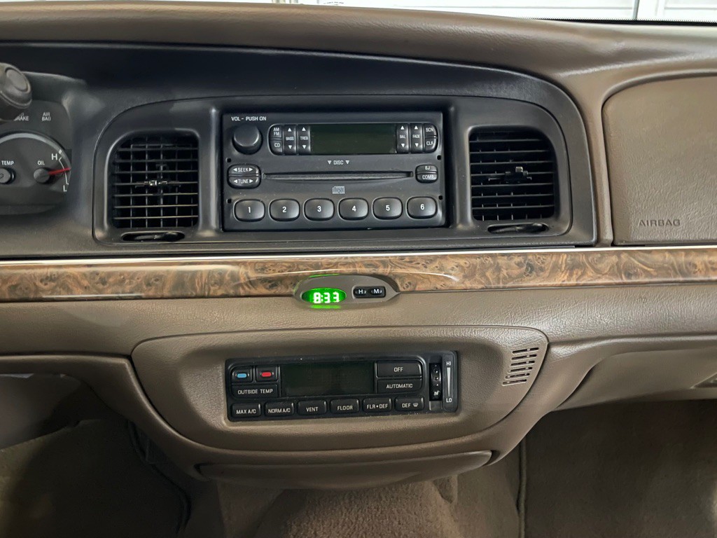 1999 Ford Crown Victoria Image 13