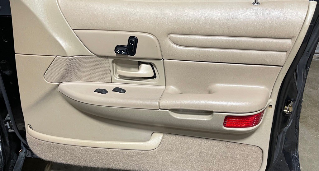 1999 Ford Crown Victoria Image 15