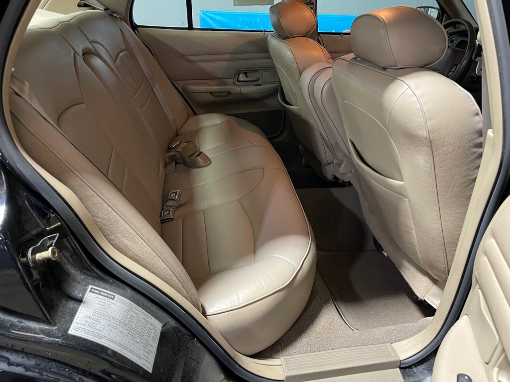 1999 Ford Crown Victoria Image 18