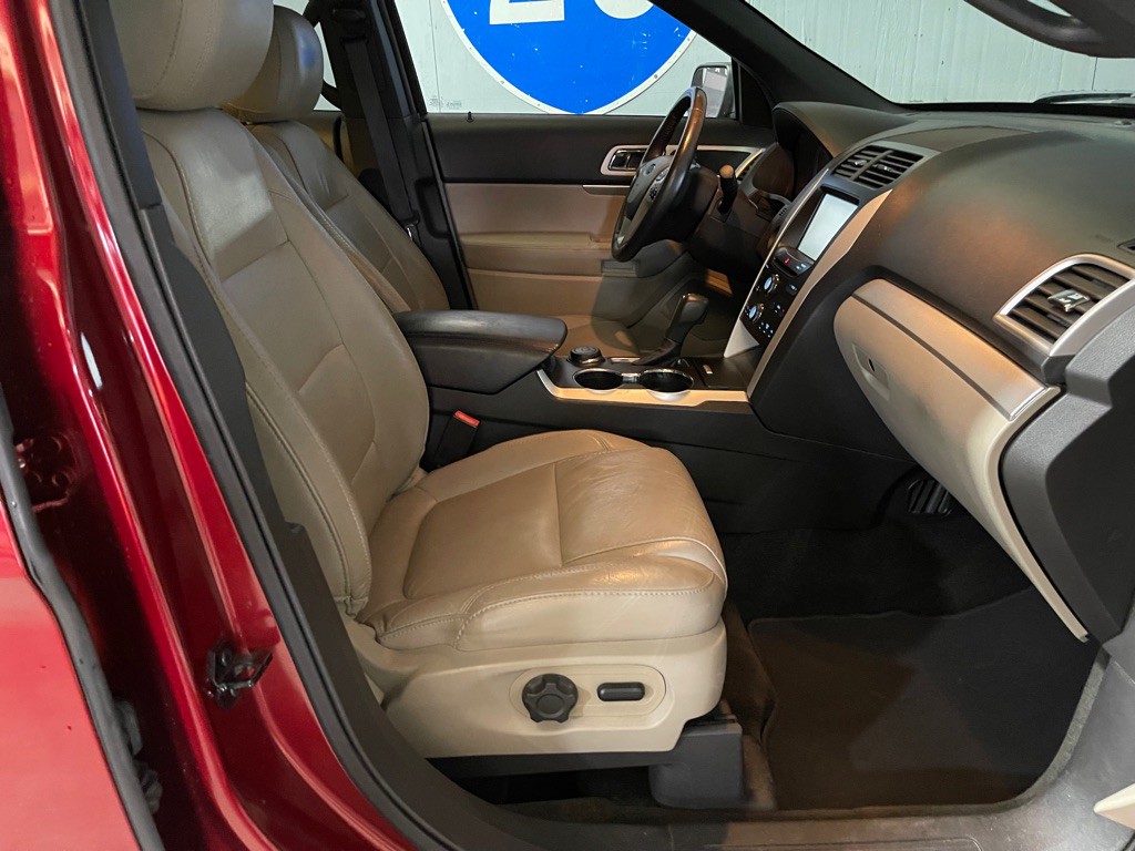 2015 Ford Explorer Image 17