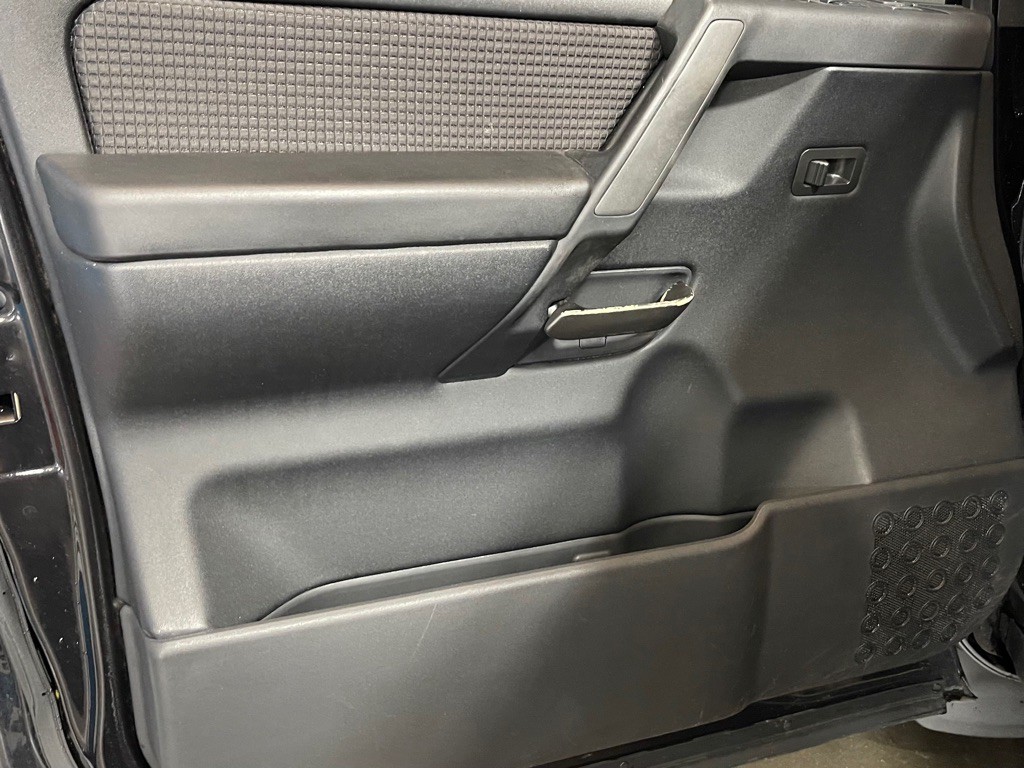 2012 Nissan Titan Image 9