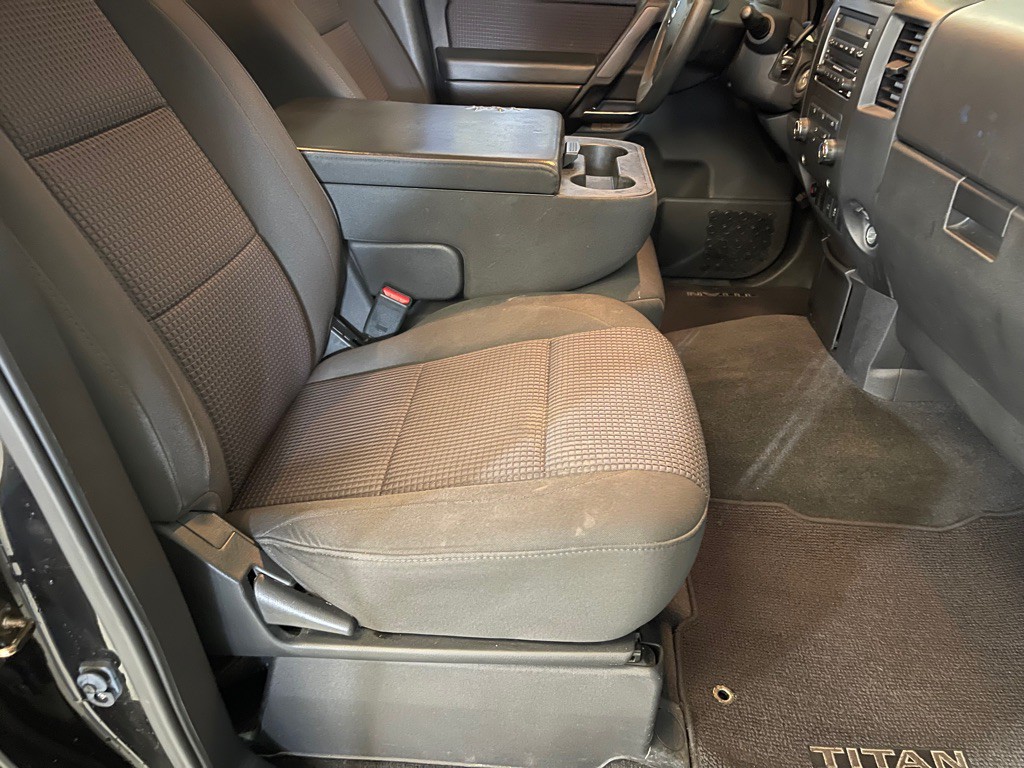 2012 Nissan Titan Image 16
