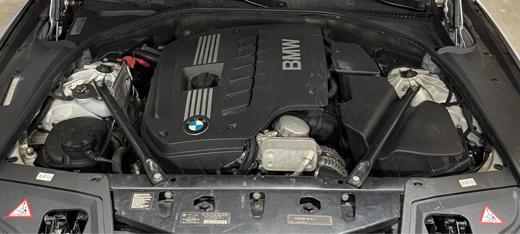 2011 BMW 5 Series Image 8