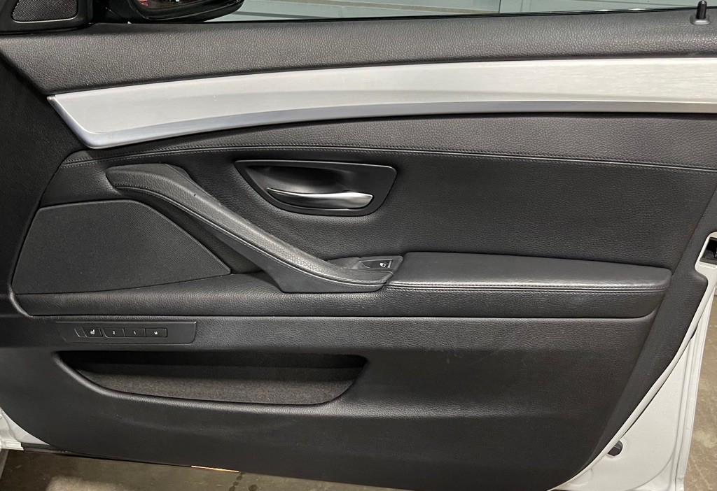 2011 BMW 5 Series Image 16