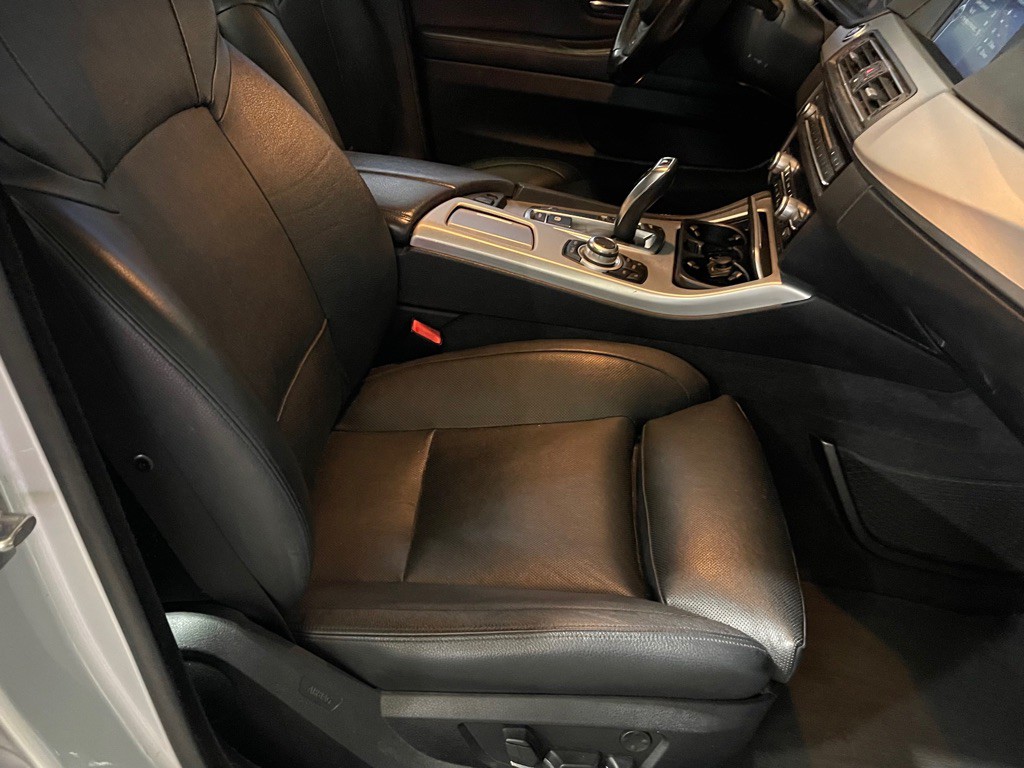 2011 BMW 5 Series Image 17