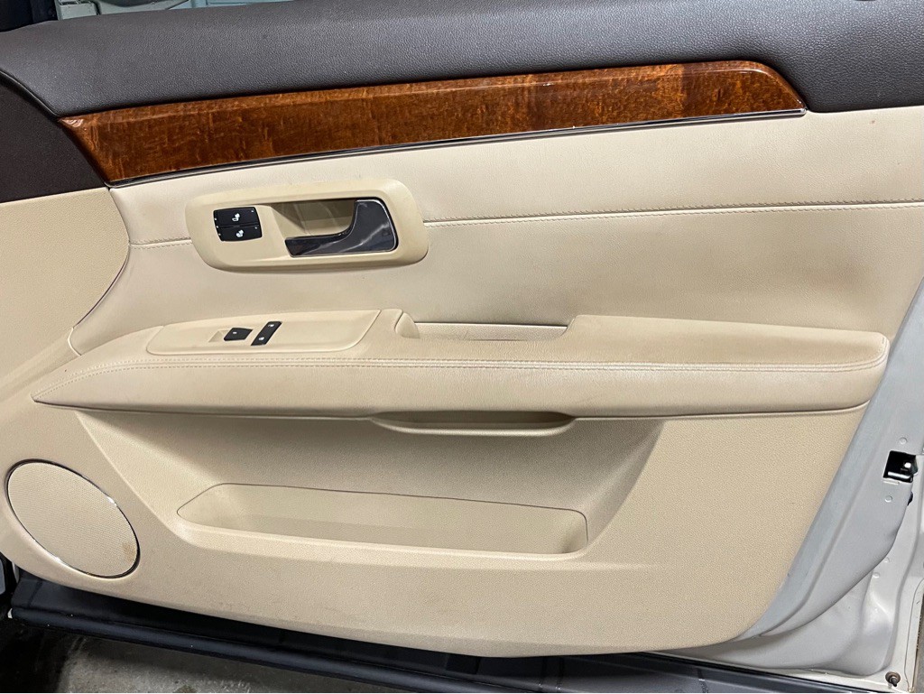 2007 Cadillac SRX Image 16