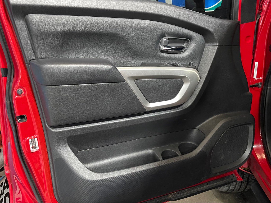 2021 Nissan Titan Image 9