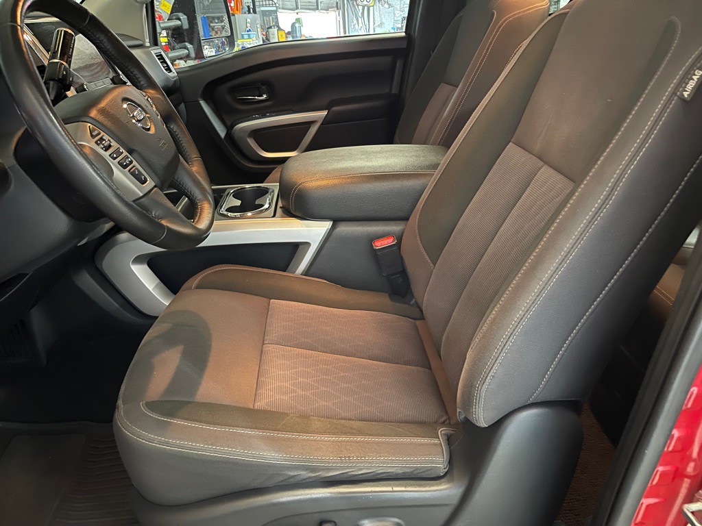 2021 Nissan Titan Image 10