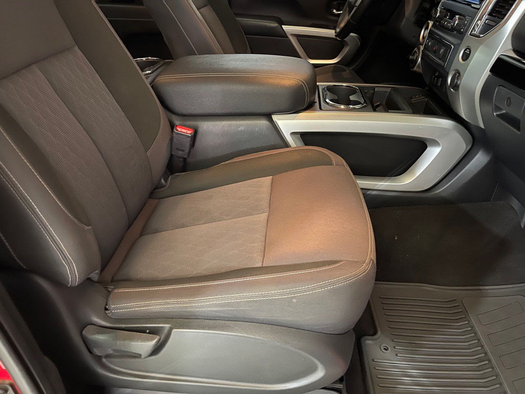 2021 Nissan Titan Image 16