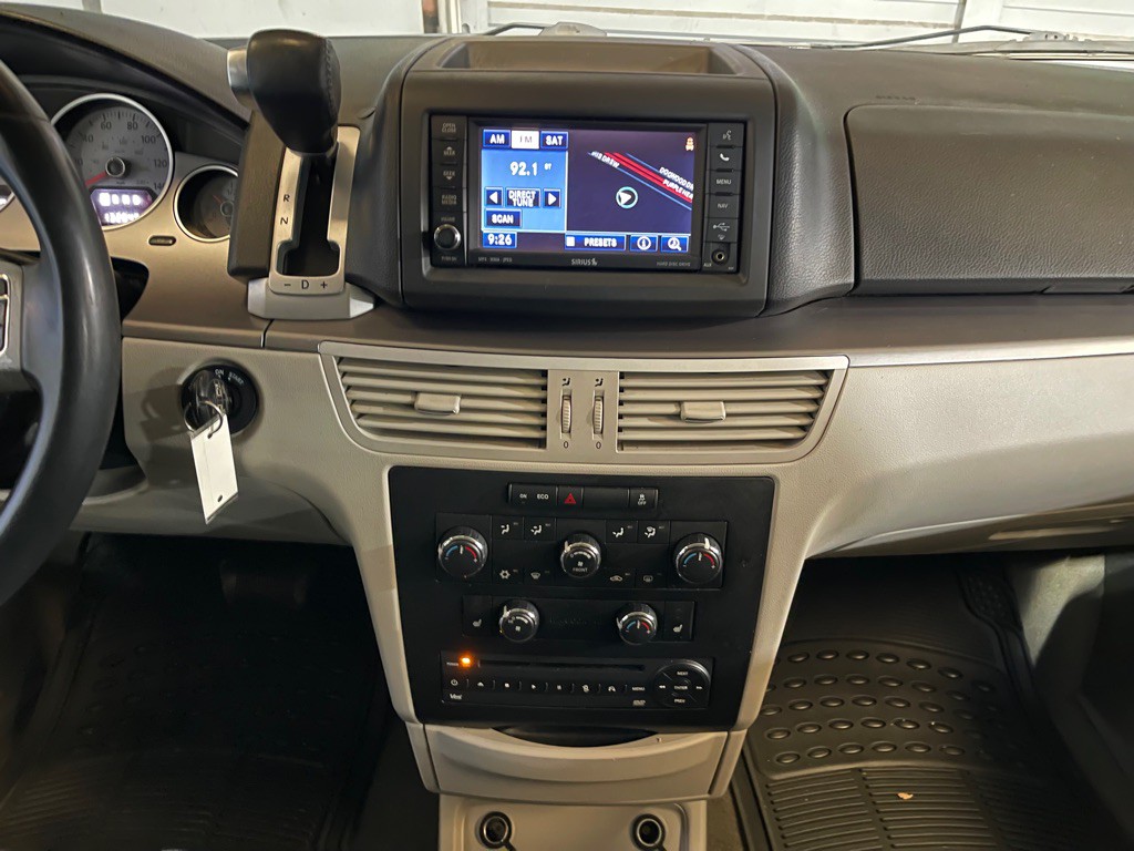 2013 Volkswagen Routan Image 13