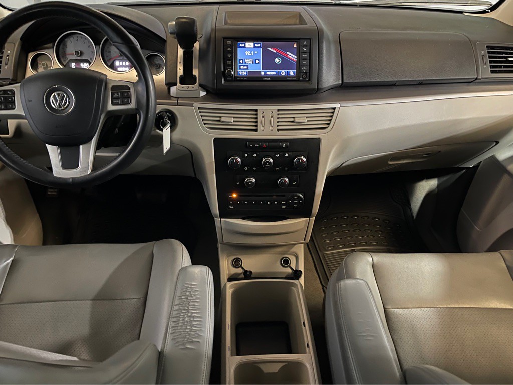 2013 Volkswagen Routan Image 14