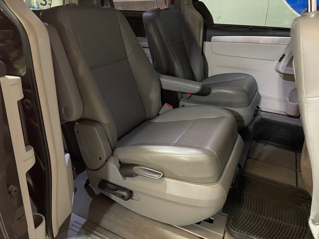 2013 Volkswagen Routan Image 18