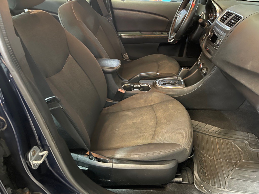 2014 Dodge Avenger Image 17