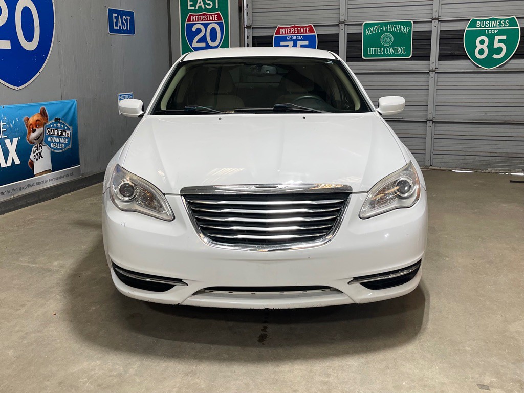 2014 Chrysler 200 Image 2