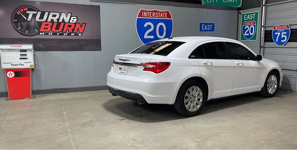 2014 Chrysler 200 Image 4