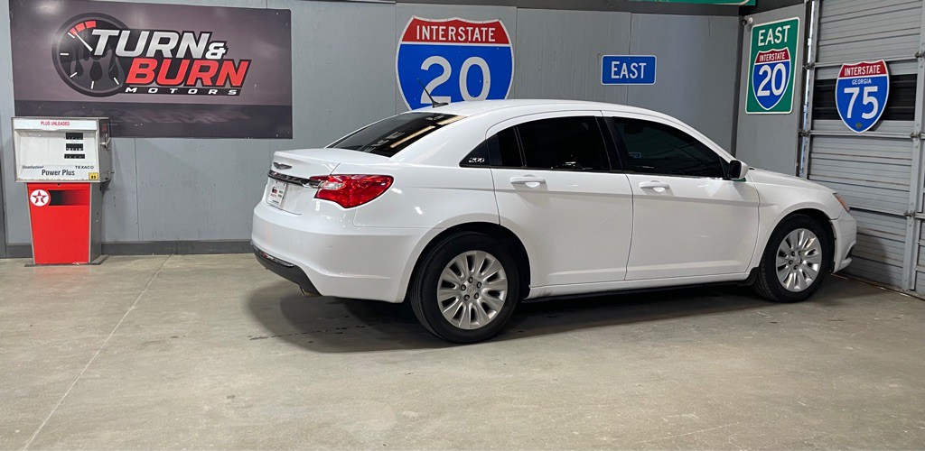 2014 Chrysler 200 Image 5