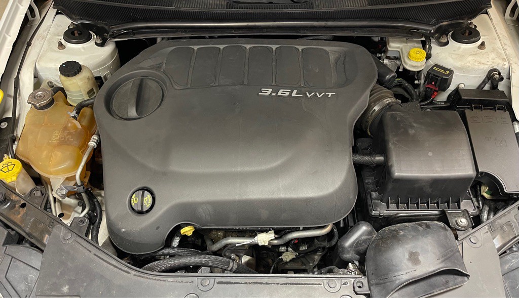 2014 Chrysler 200 Image 8