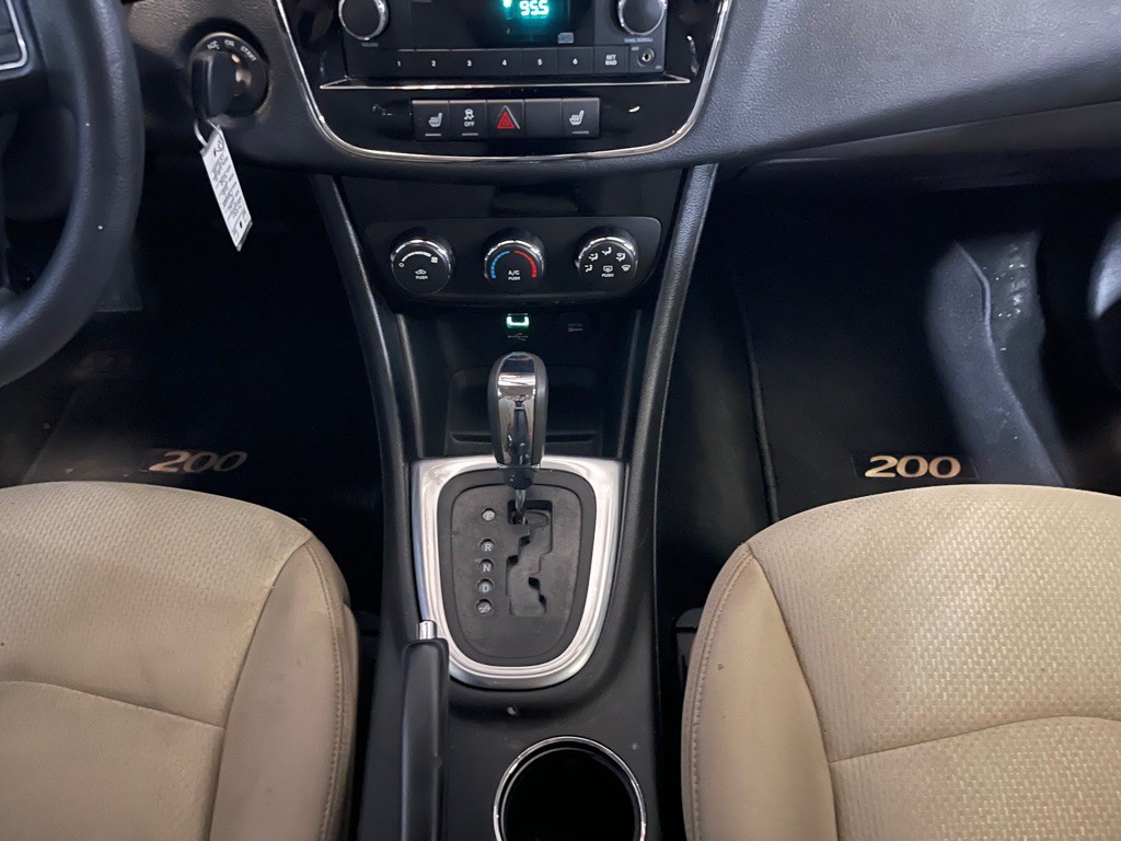 2014 Chrysler 200 Image 14