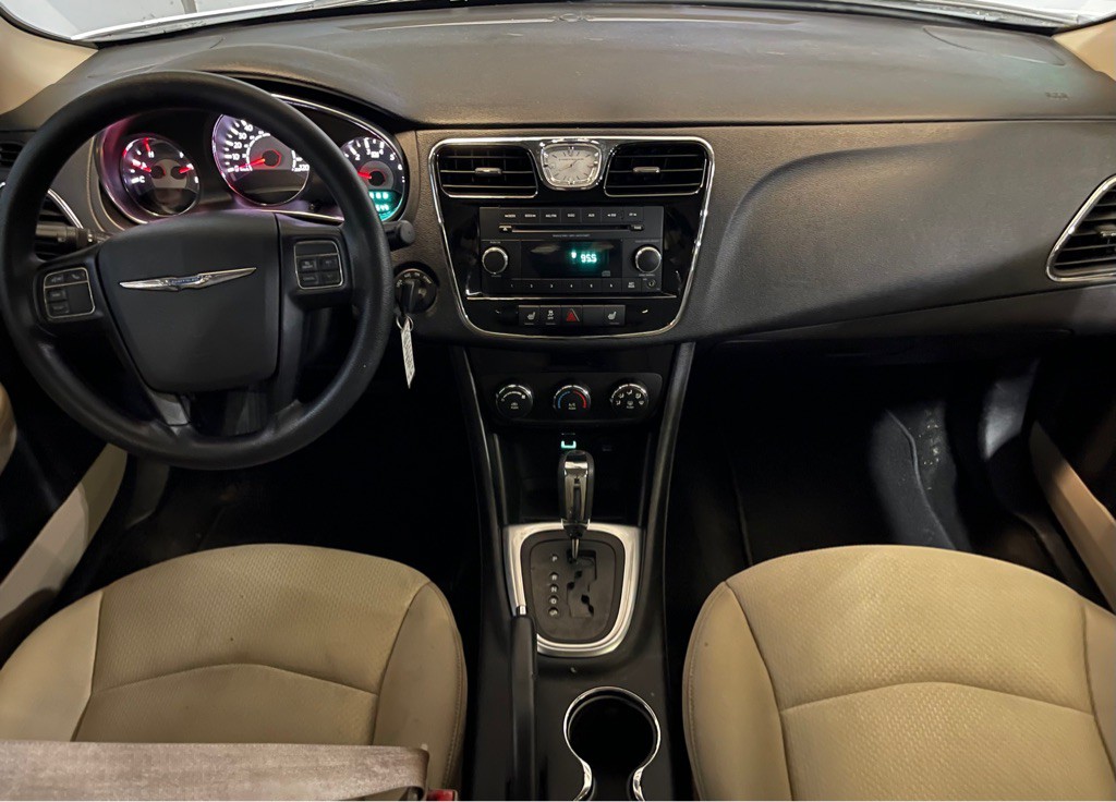 2014 Chrysler 200 Image 15