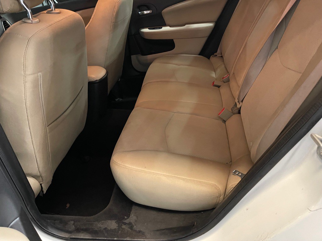 2014 Chrysler 200 Image 18