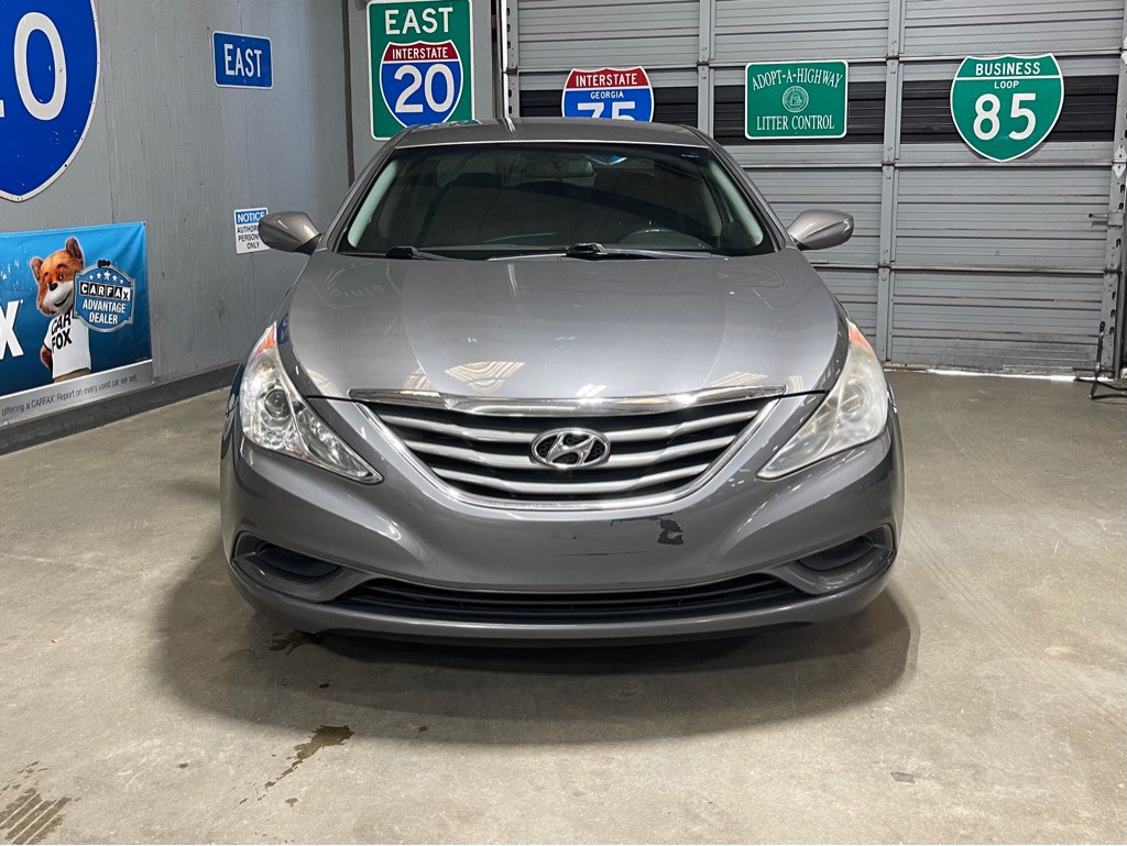 2011 Hyundai Sonata Image 2