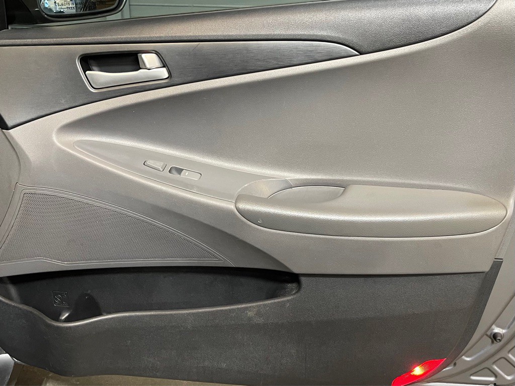 2011 Hyundai Sonata Image 16