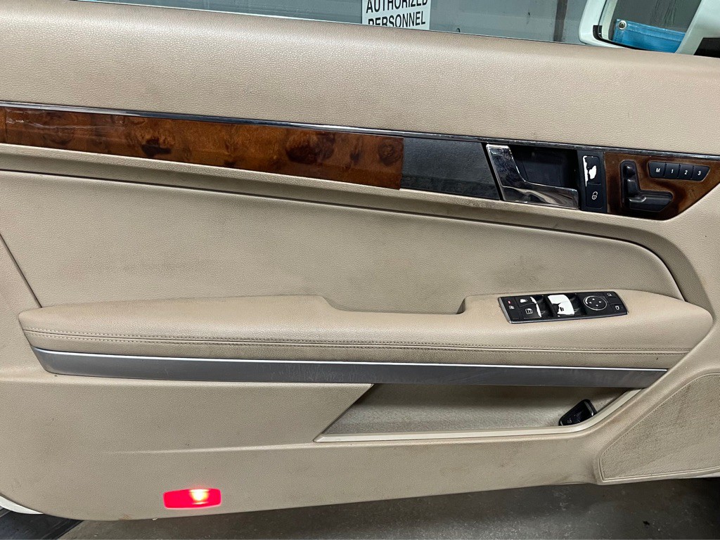 2010 Mercedes-Benz E-Class Image 9