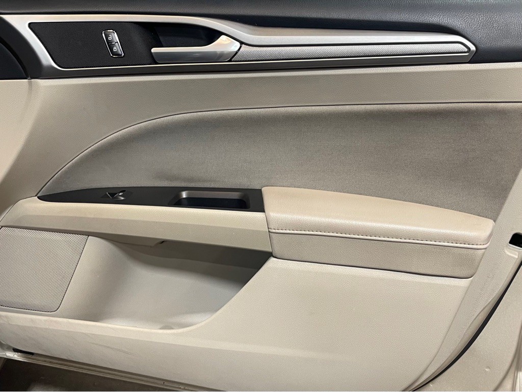 2017 Ford Fusion Image 16