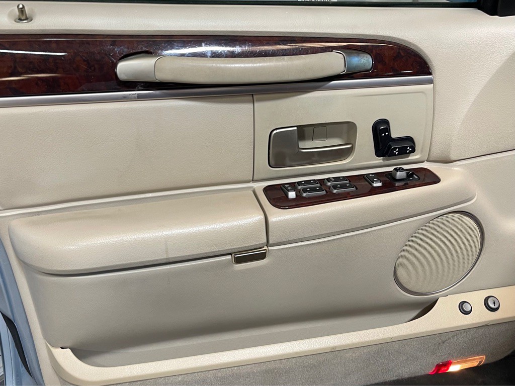 2007 Lincoln Town Car Image 9