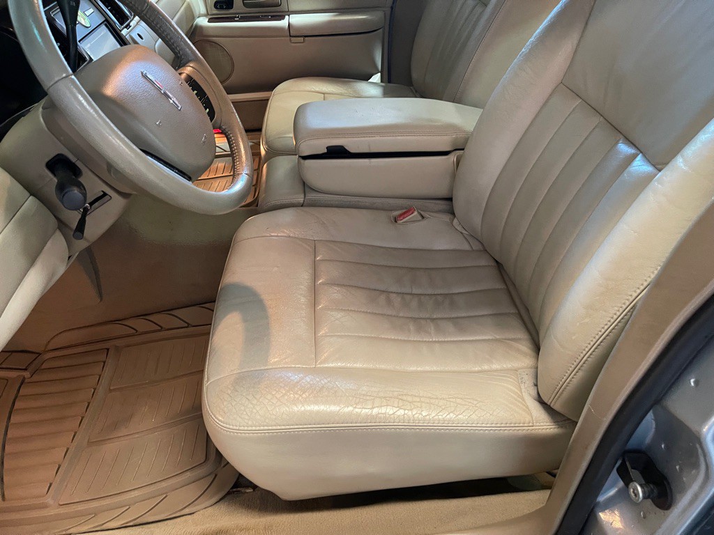 2007 Lincoln Town Car Image 10