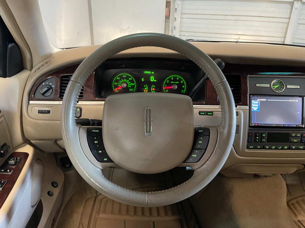 2007 Lincoln Town Car Image 12