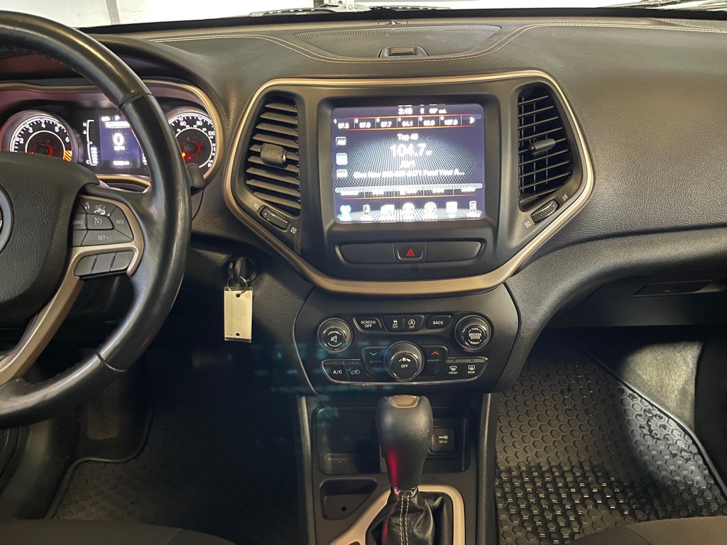 2015 Jeep Cherokee Image 13