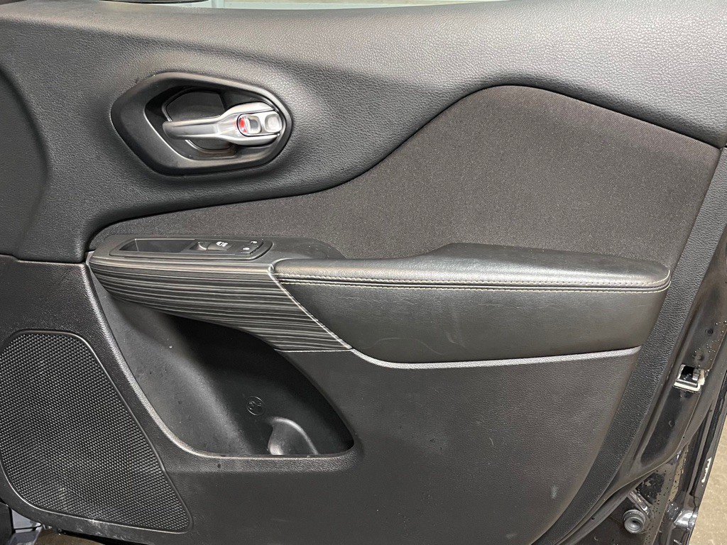 2015 Jeep Cherokee Image 16