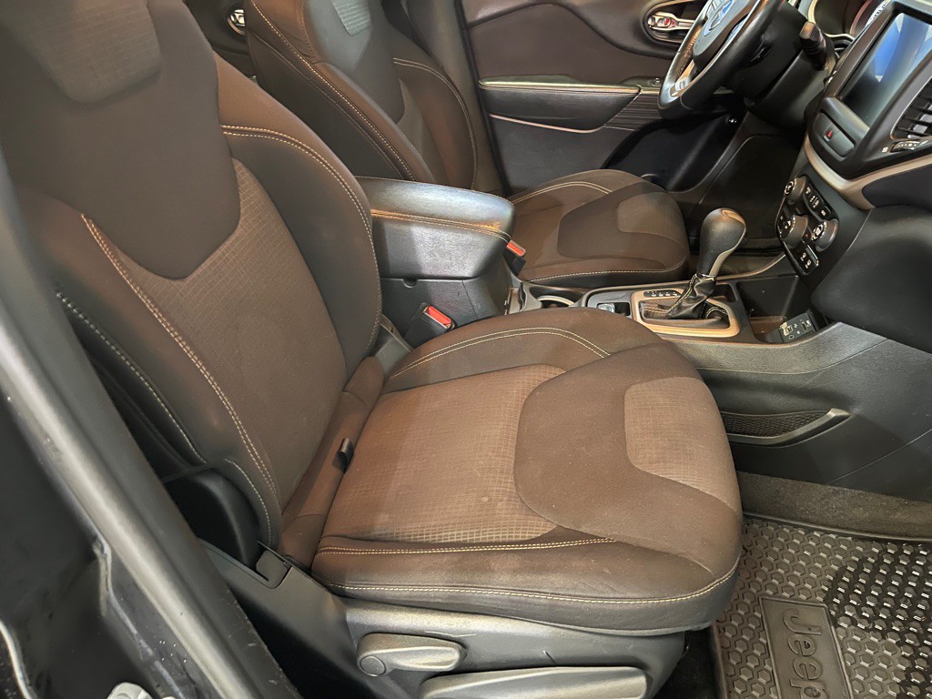 2015 Jeep Cherokee Image 17