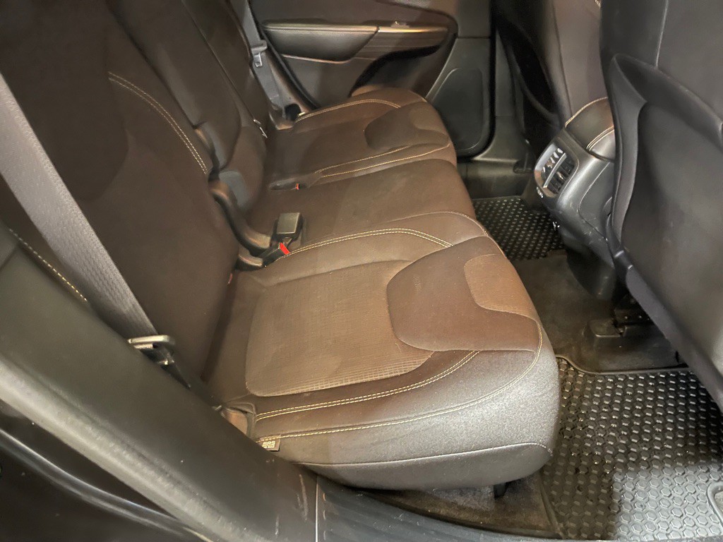 2015 Jeep Cherokee Image 19