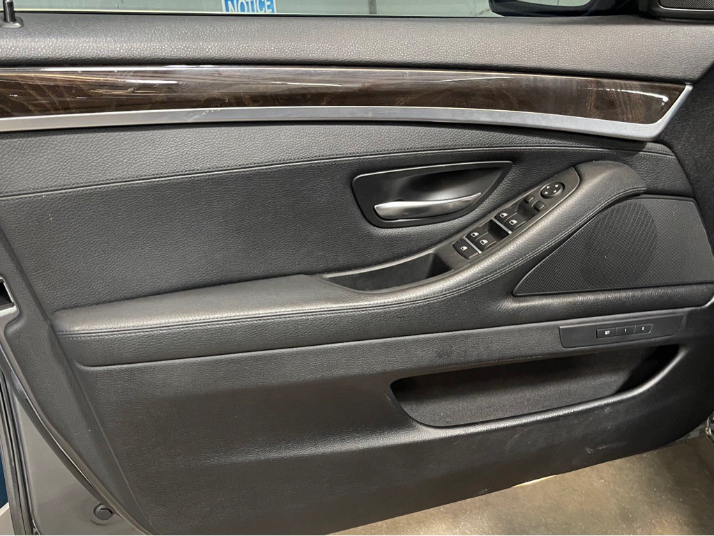 2015 BMW 5 Series Image 9