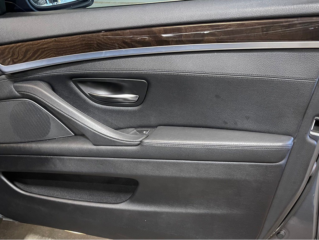 2015 BMW 5 Series Image 16
