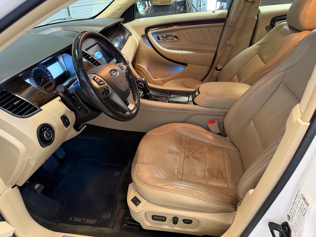 2016 Ford Taurus Image 10