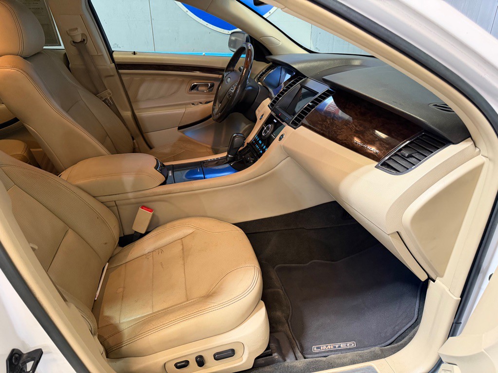 2016 Ford Taurus Image 17