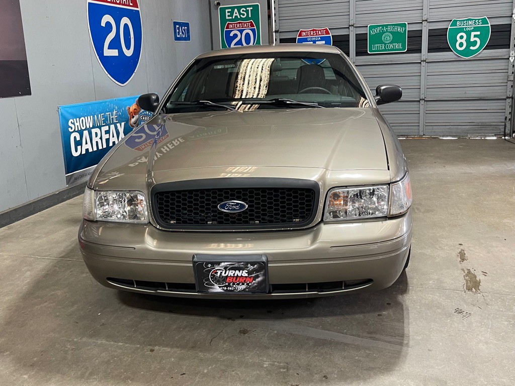 2010 Ford Crown Victoria Image 2
