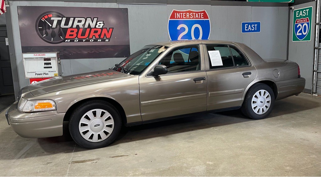 2010 Ford Crown Victoria Image 3