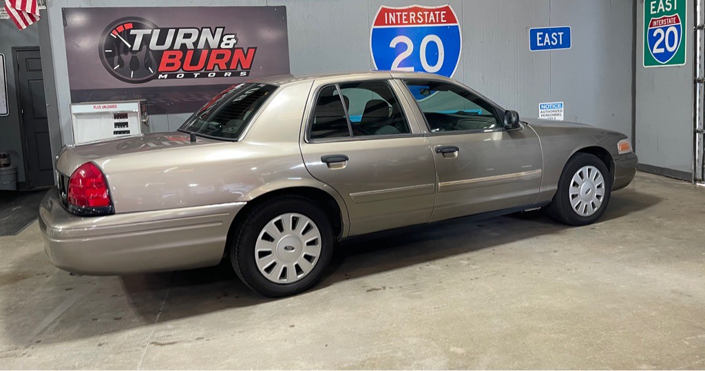 2010 Ford Crown Victoria Image 5