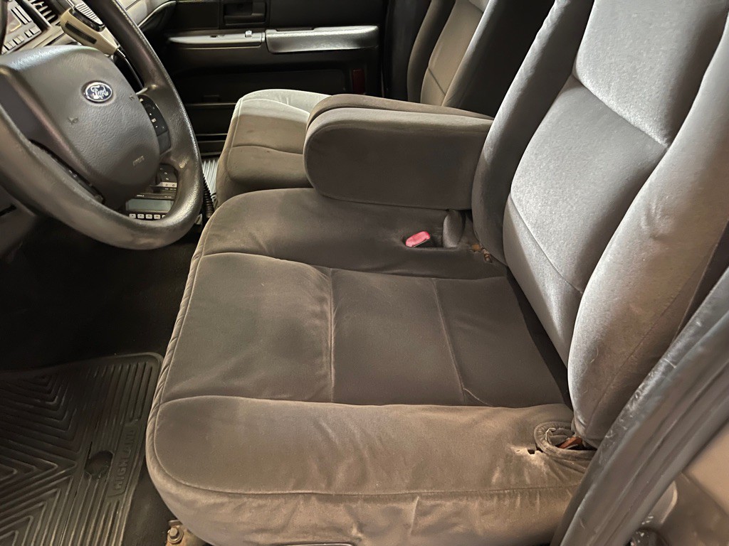 2010 Ford Crown Victoria Image 10