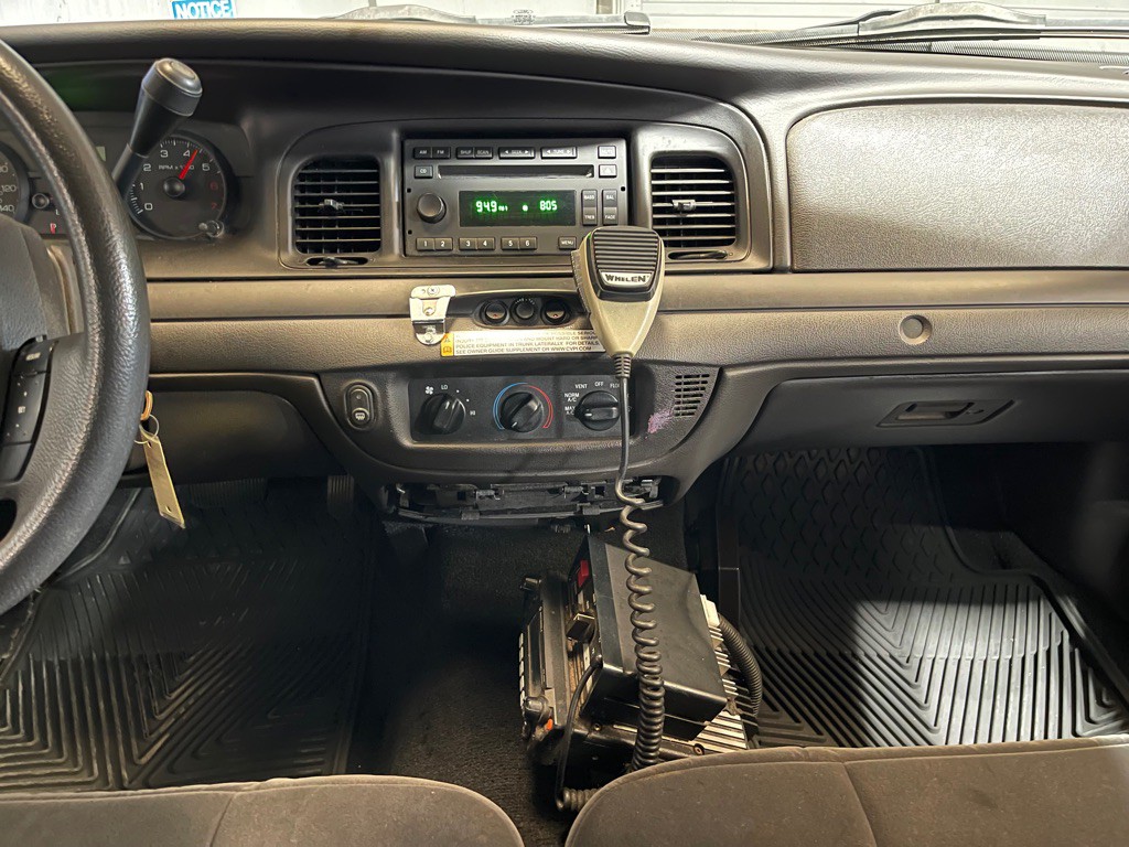 2010 Ford Crown Victoria Image 13