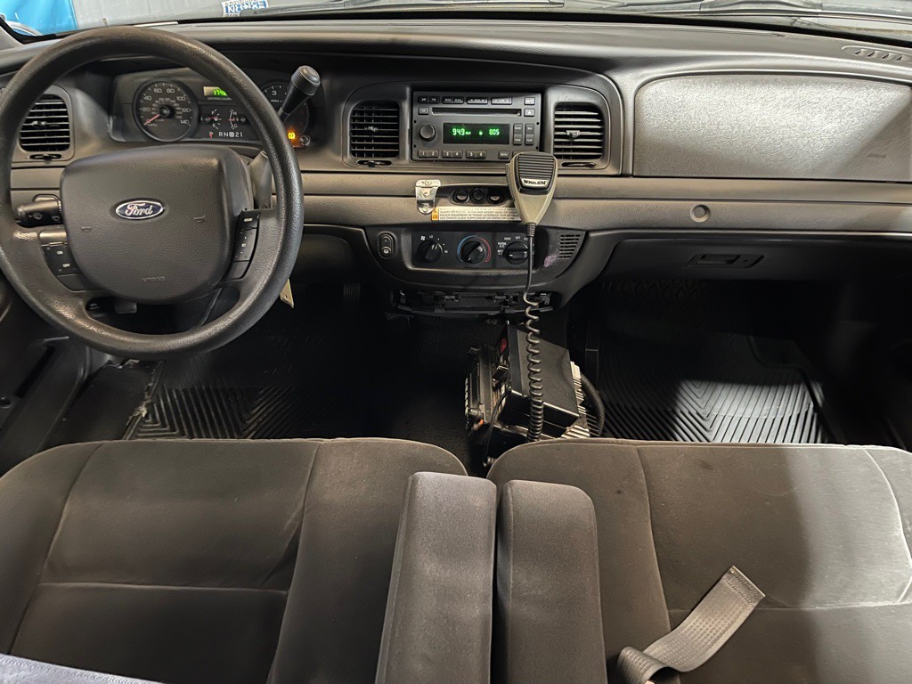 2010 Ford Crown Victoria Image 14
