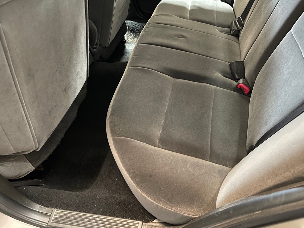 2010 Ford Crown Victoria Image 17