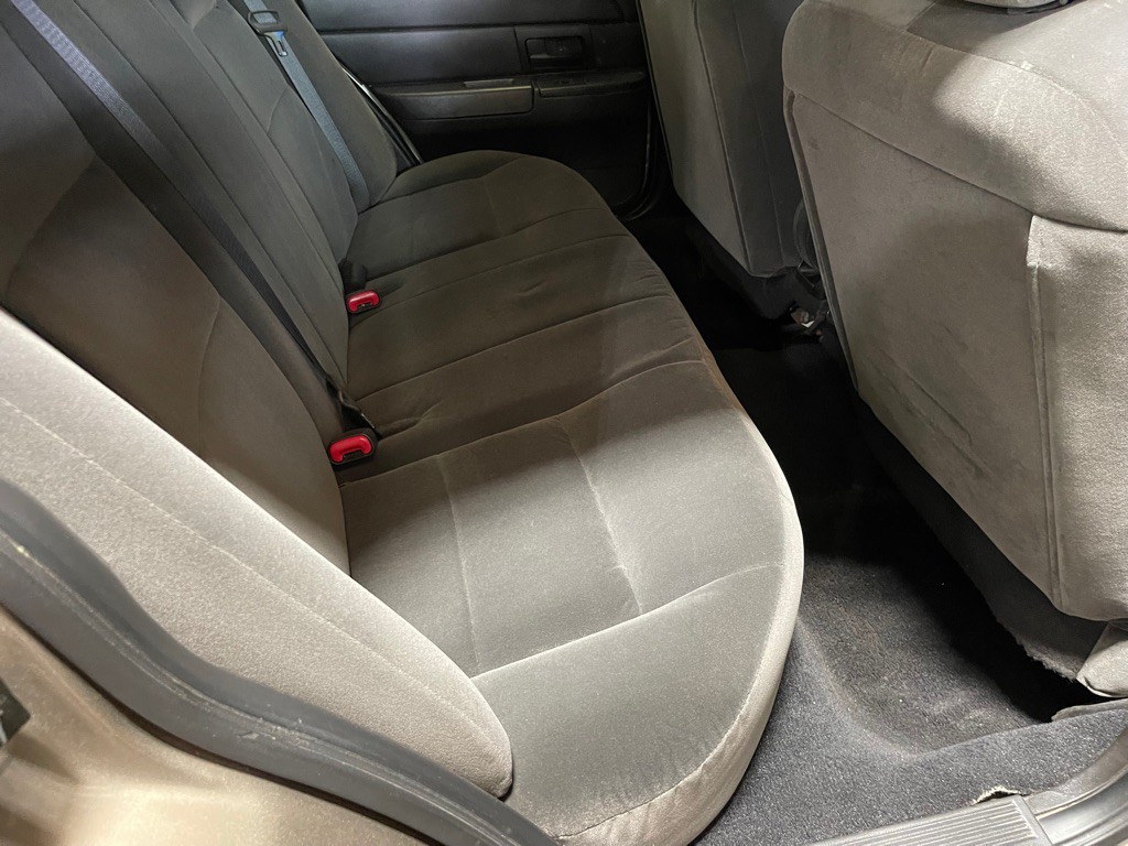 2010 Ford Crown Victoria Image 18